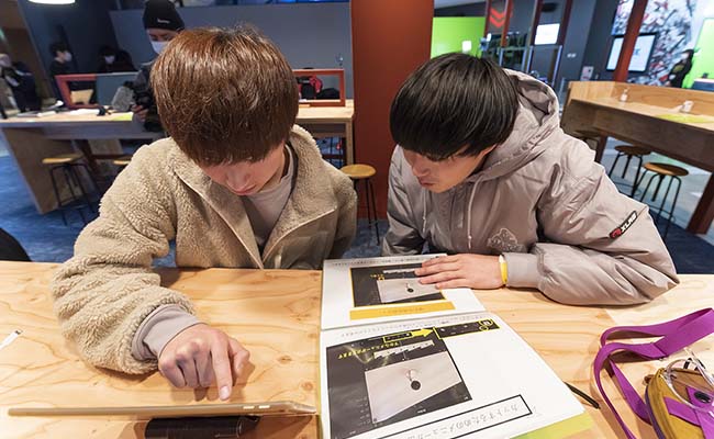 専門機材を使った動画撮影や動画編集などの職業体験ができます。タブレットで簡単に操作可能です。