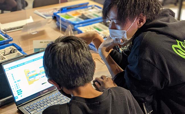 講師が付いているのでパソコンが初めてでも安心して楽しめます。