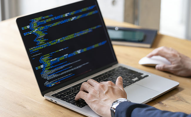 デジタル技術を学ぶ上でプログラミングは非常に重要です。小学校でもプログラミングが必修化され、デジタル教育の重要性が高まってきています。