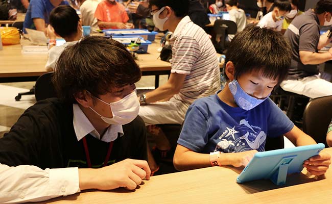 プログラミングやPCスキルなどデジタル技術に特化したカリキュラムの講師が常に常駐しているため、分からないことがあってもすぐに聞くことができます。